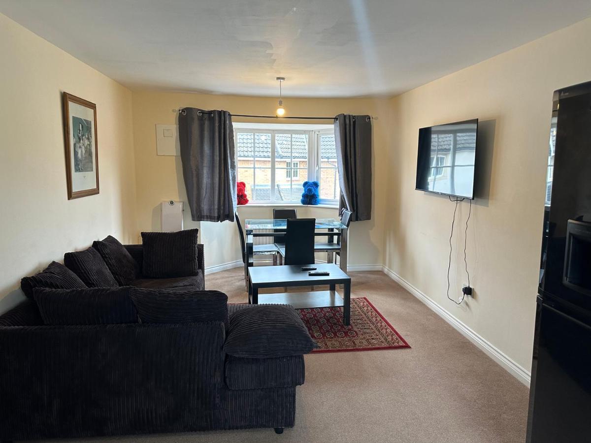 Lovely 2 Bedroom Family Holiday Home Thamesmead  Exterior photo