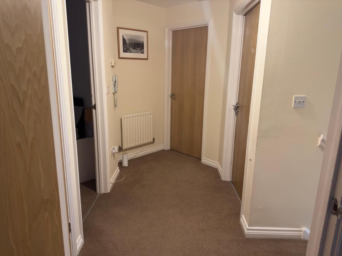 Lovely 2 Bedroom Family Holiday Home Thamesmead  Exterior photo