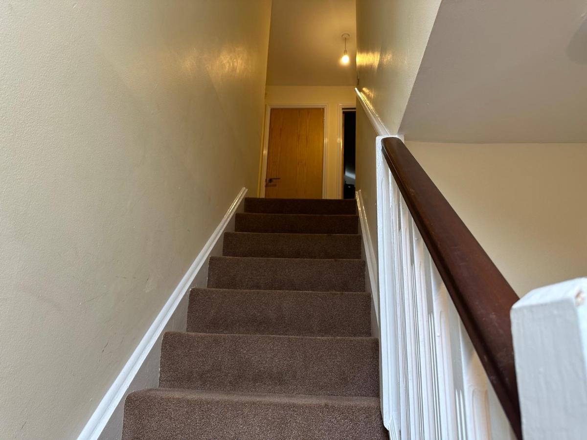 Lovely 2 Bedroom Family Holiday Home Thamesmead  Exterior photo