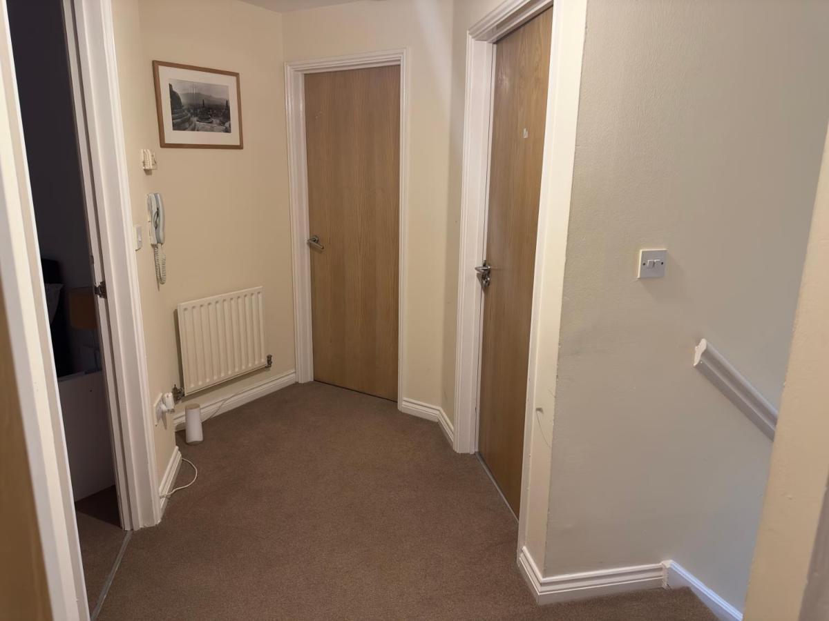 Lovely 2 Bedroom Family Holiday Home Thamesmead  Exterior photo