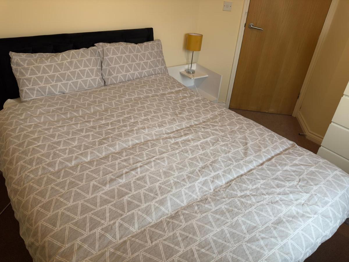 Lovely 2 Bedroom Family Holiday Home Thamesmead  Exterior photo