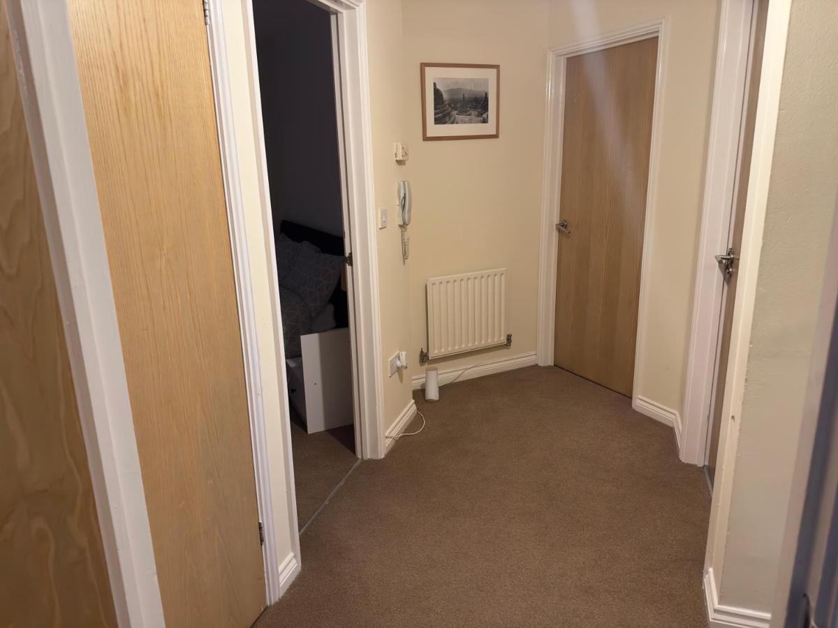 Lovely 2 Bedroom Family Holiday Home Thamesmead  Exterior photo