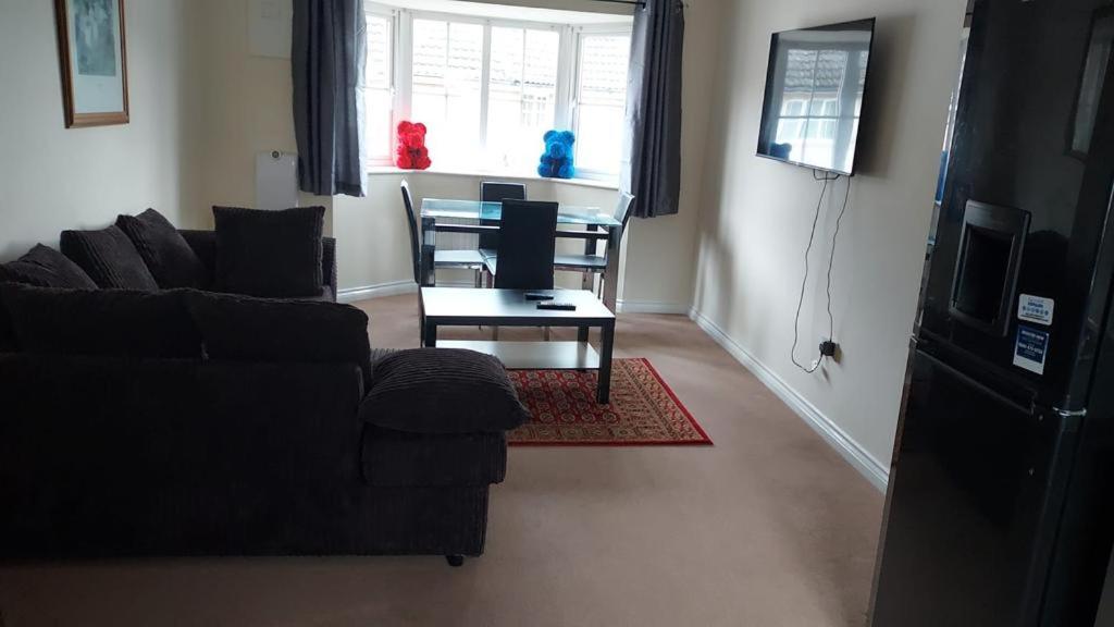 Lovely 2 Bedroom Family Holiday Home Thamesmead  Exterior photo