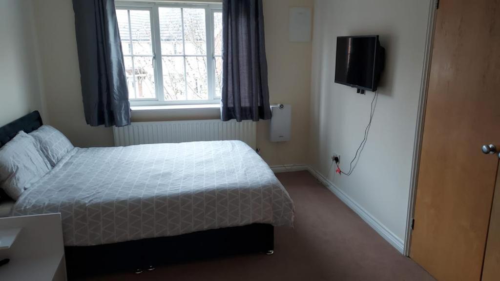 Lovely 2 Bedroom Family Holiday Home Thamesmead  Exterior photo