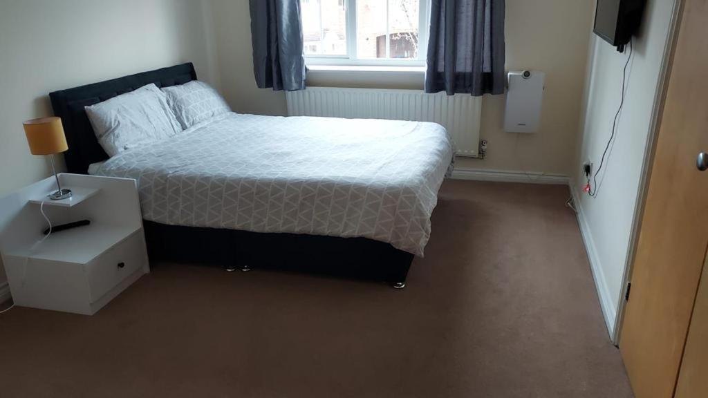 Lovely 2 Bedroom Family Holiday Home Thamesmead  Exterior photo